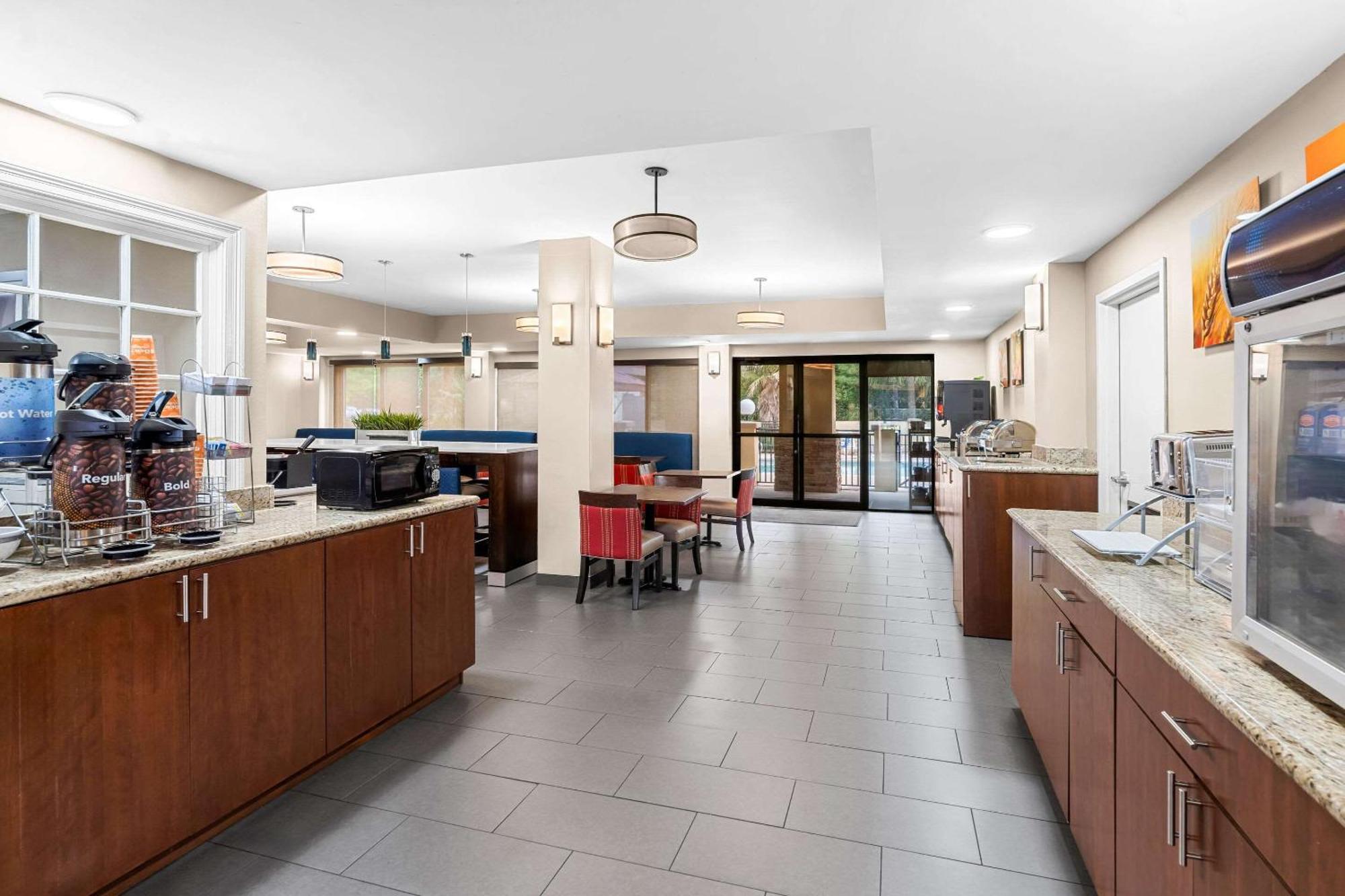 Comfort Suites Mobile East Bay Дафне Экстерьер фото